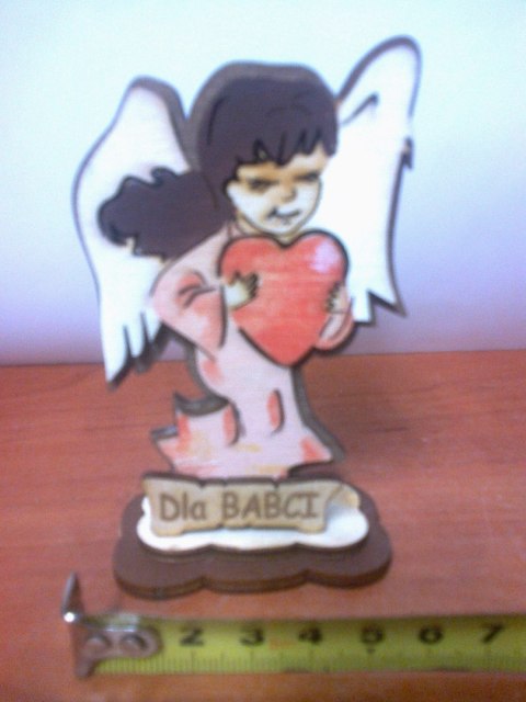 Anioł stojący z sercem babcia / dziadek 10 x 6 cm NAMI-wyroby z drewna Anioł stojący z sercem babcia / dziadek 10 x 6 cm NAMI-wyroby z drewna
