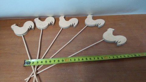 Koguty drewno na piku 5szt. | ART16235 ROJEK-DEKOR Koguty drewno na piku 5szt. | ART16235 ROJEK-DEKOR