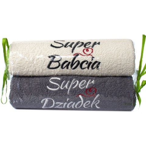 Komplet 2 ręczników z haftem "Super Babcia Super Dziadek " DIL Komplet 2 ręczników z haftem "Super Babcia Super Dziadek " DIL